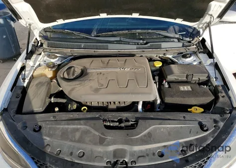 2015 Chrysler 200 C z USA, uszkodzony, nr VIN 1C3CCCEG2FN542812